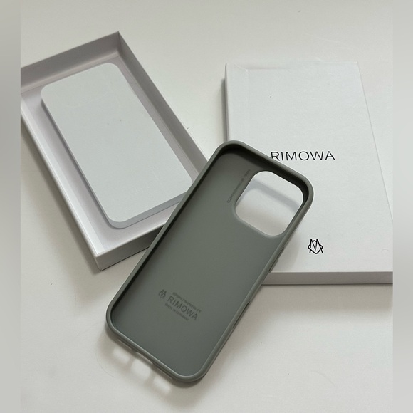 Rimowa Iphone Case Aluminum For Iphone 16 Pro - Picture 4 of 8